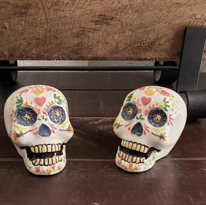 NWT- Salt n Pepper shakers💀